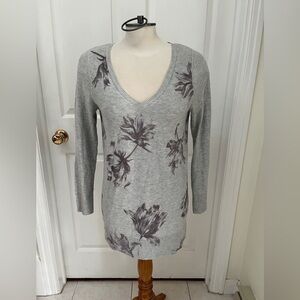 Reitmans Vneck sweater Size small